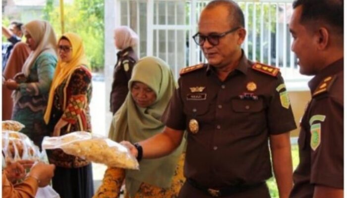 Kejari Pasaman Gelar Pasar Murah dan Konsultasi Hukum Gratis