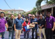 Serikat Pekerja Pegadaian Salurkan Bantuan Sembako untuk Penyintas Banjir Bandang di Padang