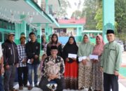 MTsN 3 Tanah Datar Salurkan Zakat Fitrah dan Paket Lebaran