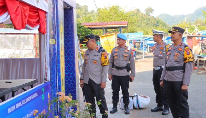 Kapolres Pessel Cek Pos Pelayanan Pantai Carocok, Pastikan Kesiapan Personel Layani Wisatawan