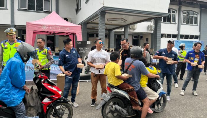 IMBI Sumbar Gandeng Polda Saat Berbagi 2.000 Takjil dan Bukber Bersama Anak Yatim
