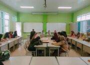 Tebar Kebahagiaan Jelang Idulfitri, Zakat Profesi ASN MTsN 1 Padang Disalurkan kepada 115 Siswa