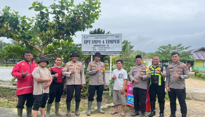 Hujan Deras Landa Dharmasraya, Kapolres Antisipasi Turunkan Personil dan Perahu Karet