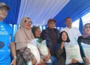 Ringankan Beban Warga Jelang Lebaran, Asrizal Azis Salurkan 350 Ton Beras di Sumbar