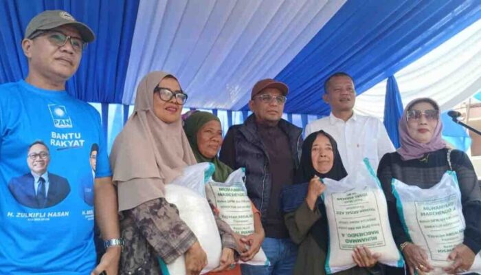 Ringankan Beban Warga Jelang Lebaran, Asrizal Azis Salurkan 350 Ton Beras di Sumbar