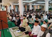 Dihadiri Wako Padang, Ribuan Umat Islam Shalat Idulftri di Masjid Agung Nurul Imam