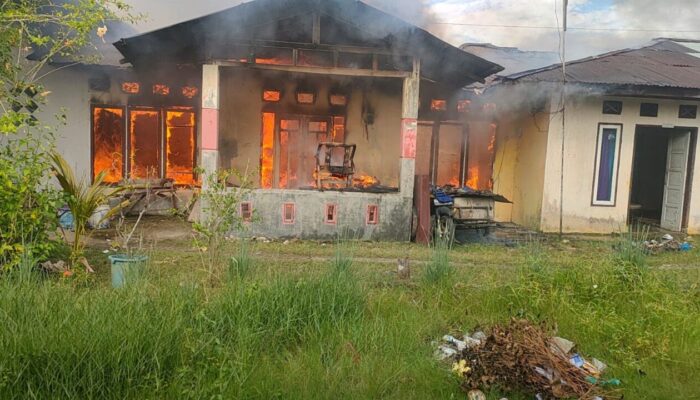 Kebakaran di Tabing Banda Gadang Nanggalo Hanguskan Tiga Unit Rumah