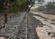 PT Nindya Karya Tegaskan Komitmen Kualitas Proyek Penguatan Tebing Sungai di Sumbar