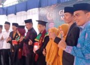 Ketua LKAAM Sumbar Berikan 119 Al Quran pada MTsN 6 Padang