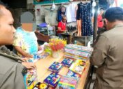 Satpol  PP Kota Padang Tertibkan Pedagang Petasan