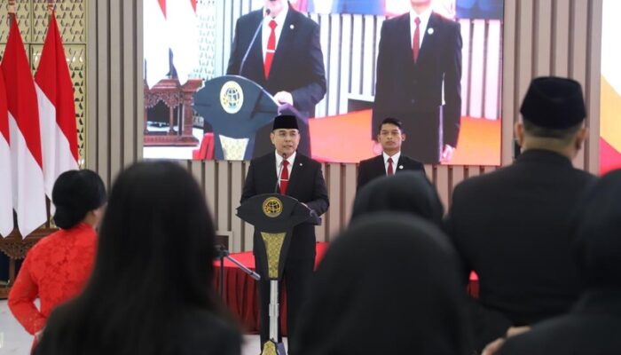 Lantik Pejabat Pengawas dan Fungsional, Wamen Ossy: Ujung Tombak dalam Pelayanan Pertanahan