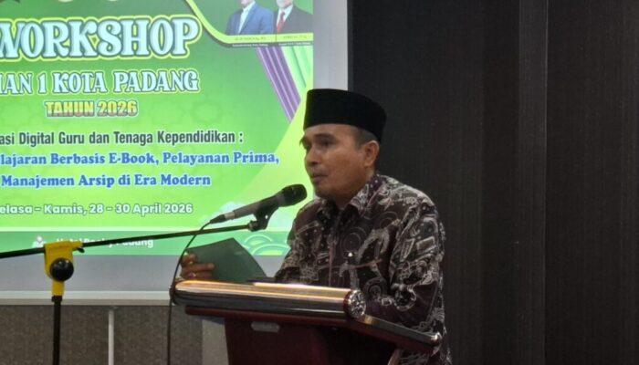 Workshop GTK MAN 1 Padang Ditutup, Tan Gusli Tekankan Pentingnya Transformasi Digital