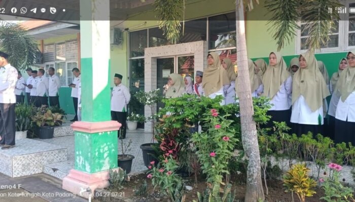 MAN 3 Padang Perkuat Karakter Siswa Lewat Upacara Bendera