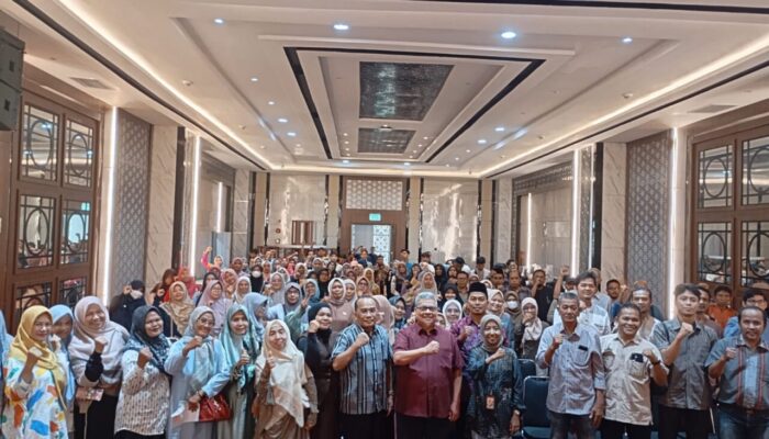 Sosialisasikan Perda, Ketua DPRD Sumbar Dorong Masyarakat Siapkan Diri Jika Ingin Jadi Pelaku Usaha