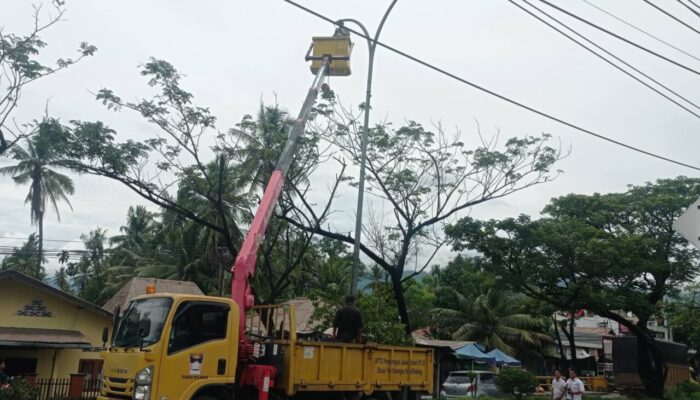 UPTD PJU Dishub Padang Intensifkan Pemeliharaan Lampu Jalan di Kawasan Indarung