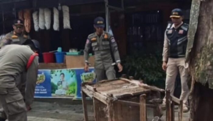Jaga Trantibum, Satpol PP Sisir Sejumlah Lokasi di Padang