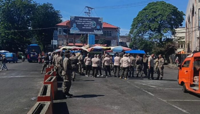 Satpol PP Lakukan Pengawasan di Kawasan Pasar Raya Padang