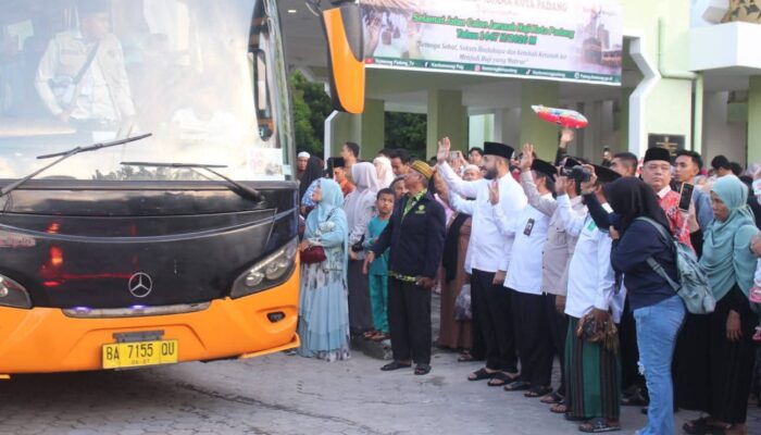 Wako Fadly Amran Lepas 386 CJH Kota Padang