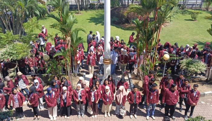 Pemko Padang Lepas 300 Mahasiswa Unes Sigi Kebersihan RT di 104 Kelurahan