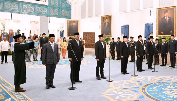 Prabowo Lantik 6 Pejabat Baru