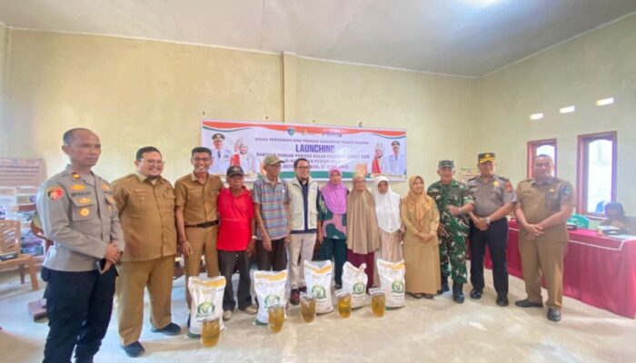 Pemkab Pessel Salurkan Bantuan Pangan untuk 77.773 Warga, Beras dan Minyak Goreng Dibagikan