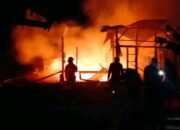 Diduga Akibat Puntung Rokok, Rumah Warga di Danau Kembar Ludes Terbakar