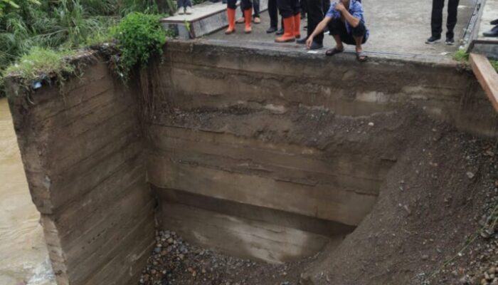 Bupati Pasaman Pastikan Penanganan Banjir Berjalan Cepat