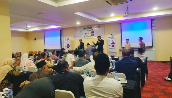 Ahli Ortopedi Asal Malaysia Prof. Yazid Bajuri Beri Seminar Kesehatan di Padang