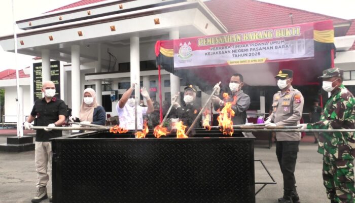 Kejari Pasbar Musnahkan Barang Bukti 47 Perkara Tindak Pidana Umum 2026
