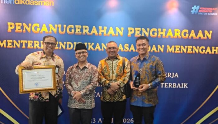 BBPMP Sumbar Terima Penghargaan Kemendiknasmen Kategori Informatif