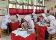 Siswa MTsN 12 Tanah Datar Diberi MBG