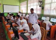 Pastikan Kelancaran, Kepala MTsN 9 Tanah Datar Tinjau Pelaksanaan TKA Hari Pertama