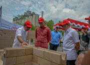 COO Danantara Lepas Pengiriman Sepablock untuk 500 Huntap Korban Bencana di Sumbar