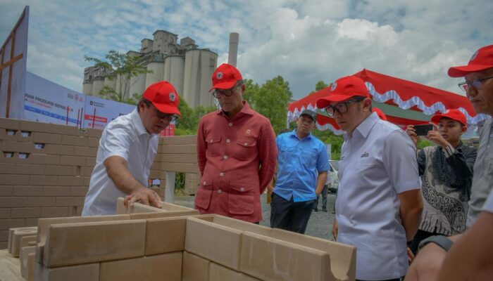 COO Danantara Lepas Pengiriman Sepablock untuk 500 Huntap Korban Bencana di Sumbar