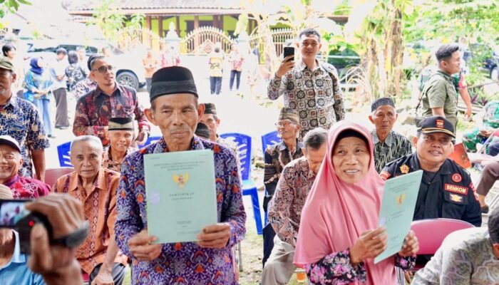 Akhir Perjuangan Panjang, Sertifikat Tanah Mbah Tupon kembali ke Tangan yang Berhak