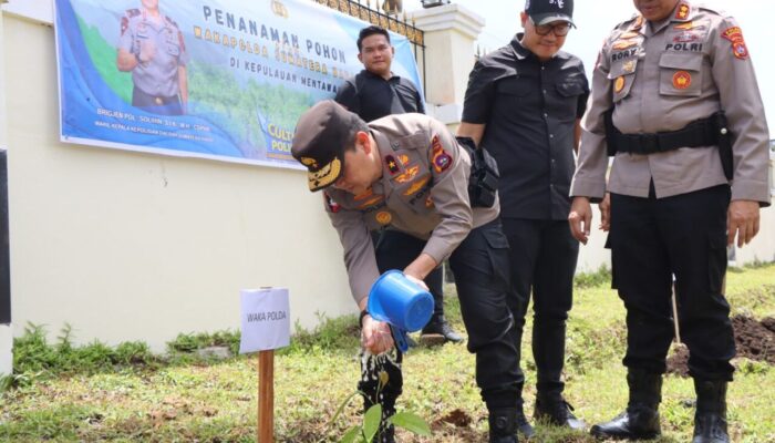 Perkuat Culture Policing, Wakapolda Sumbar Pimpin Aksi Tanam Pohon Bersama Forkopimda Mentawai