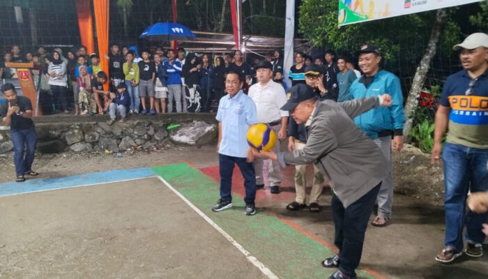Trauma Healing untuk Korban Bencana, Bupati Agam Hadiri Turnamen Volly Ball Nofrizon Cup 2026 di Bayua  