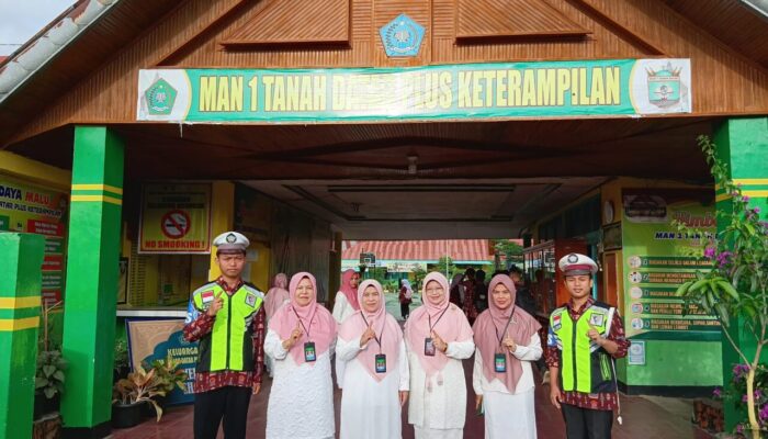 PKM MAN 1 Tanah Datar Semangat Jaga Ketertiban dan Keselamatan Lalu Lintas