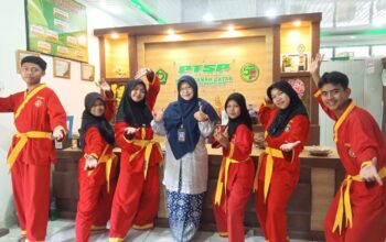 Siswa Tapak Suci MAN 1 Tanah Datar Dilepas Ikuti Ujian Kenaikan Tingkat