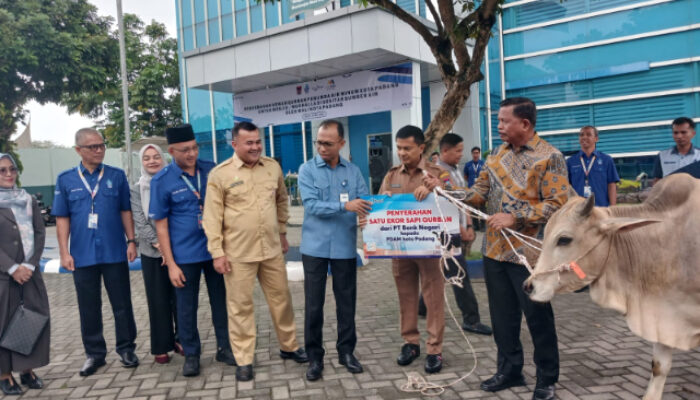 PDAM Padang Salurkan 85 Hewan Kurban, PWI Sumbar hingga Masjid Kawasan Sumber Air Ikut Menerima