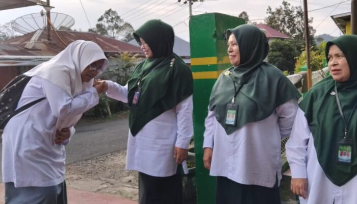 Salam Sapa Berkah, Tradisi Pagi yang Hangat di MAN 1 Tanah Datar Plus Keterampilan