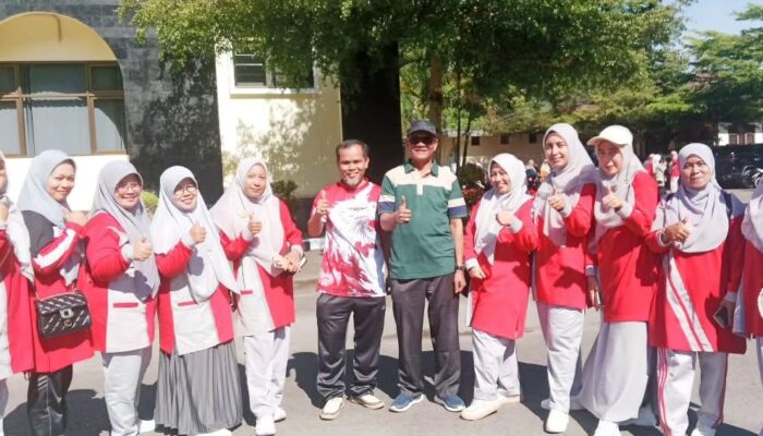 Semarak Hardiknas 2026, Keluarga Besar MAN 2 Pasaman Ikuti Jalan Santai