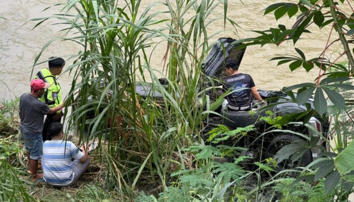 Diduga Microsleep, Sopir Pajero Tewas dalam Kecelakaan di Sijunjung