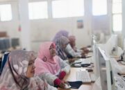 Manfaatkan Jam Kosong PBM, Guru MAN 3 Padang Ikuti Pelatihan Canva