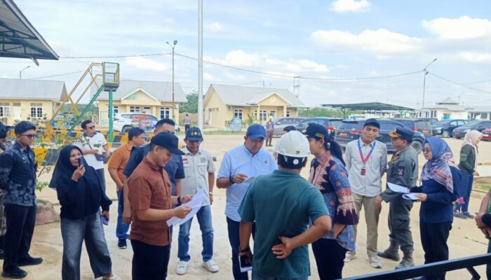 Bupati Annisa Sidak PKS di Dharmasraya, Soroti Anjloknya Harga TBS