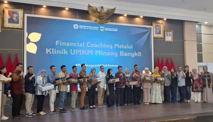 Pegadaian Dukung UMKM Minang Bangkit, Salurkan Bantuan dan Berikan Literasi Financial Coaching di Sumatera Barat