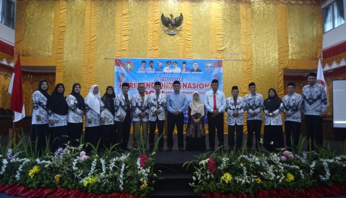Semarakkan Hardiknas, PGRI Pasbar Gelar Seminar Nasional