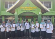 Delapan Guru MTsN 1  Padang Terima SK Kenaikan Pangkat