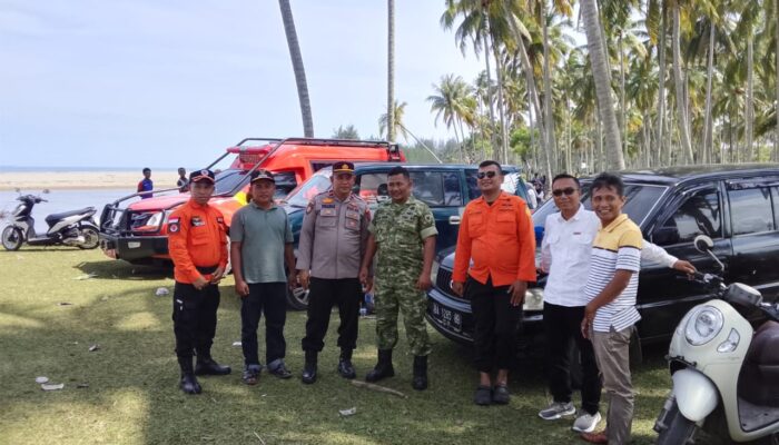 Pencarian Hari Kedua Bocah Terseret Arus di Muara Buayo Putiah Masih Nihil, Tim SAR Sisir Pantai dengan Perahu Karet