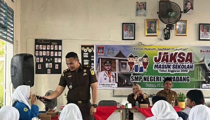 Siswa SMPN 31 Padang Ikuti Penyuluhan Hukum Jaksa Masuk Sekolah